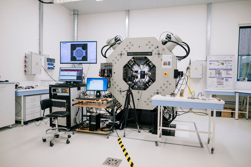 18 research centers / 5 departments / 250 researchers