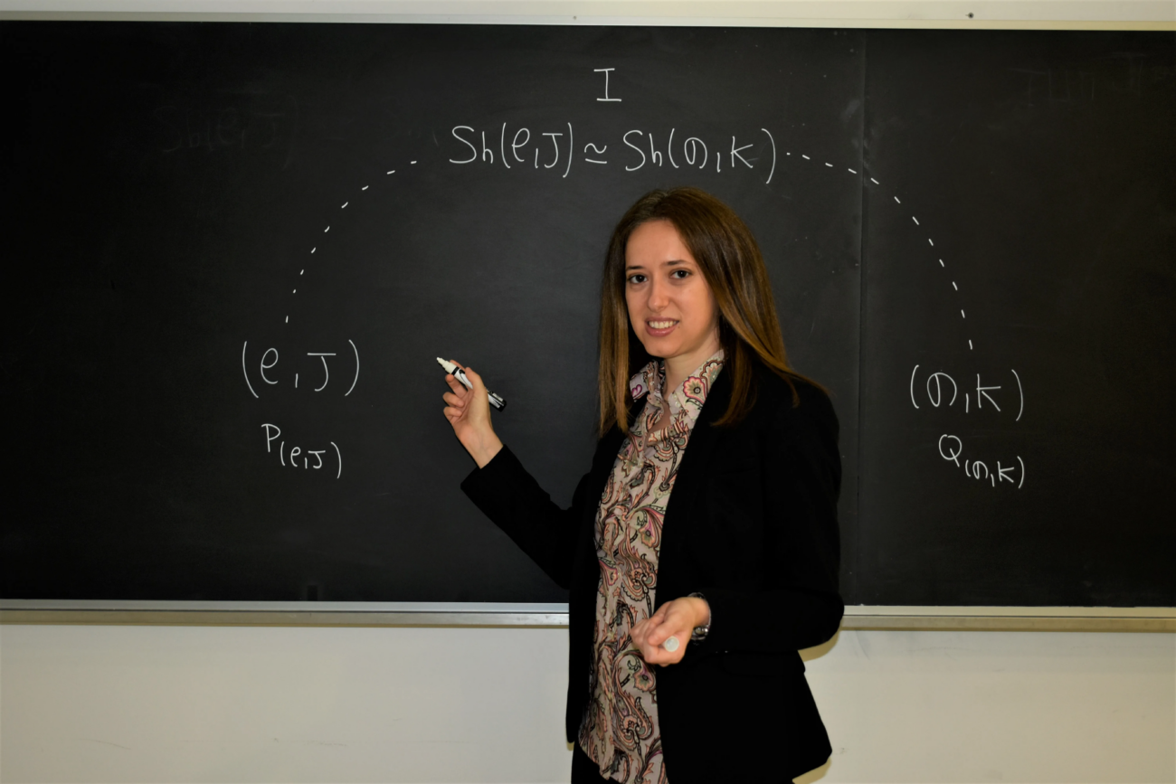 Les mathématiques, un pont entre les savoirs : Olivia Caramello invitée à Mines Paris – PSL